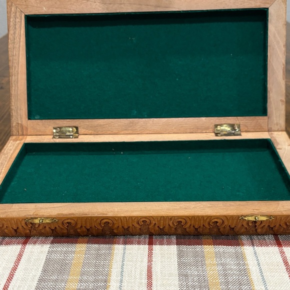 Wooden Chess Set with Brown and Black Pieces - Picture 6 of 10